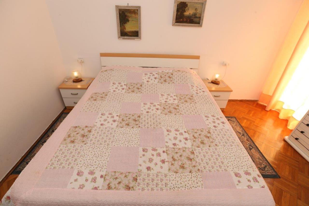 Studio Apartments Cavrak With Terrace Baška Exteriör bild