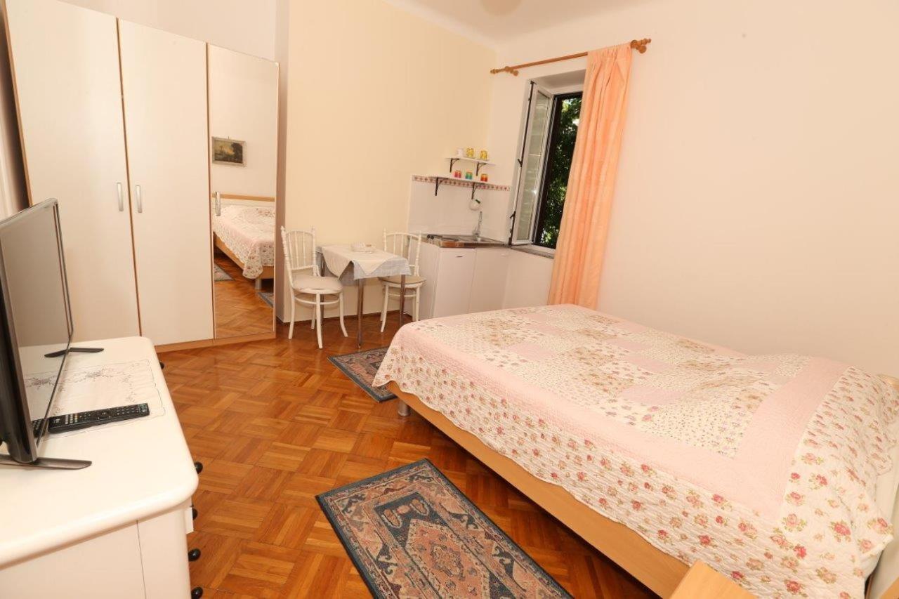 Studio Apartments Cavrak With Terrace Baška Exteriör bild