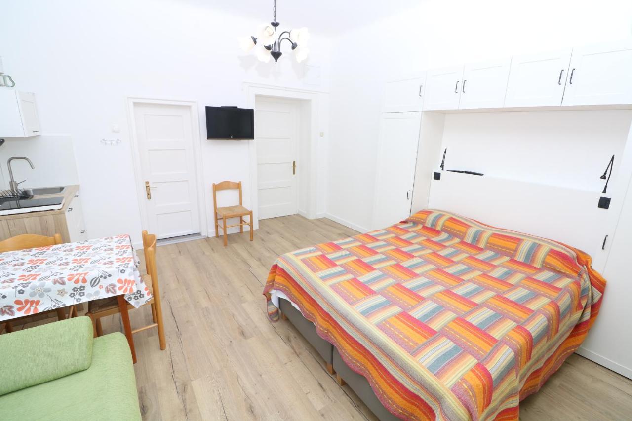 Studio Apartments Cavrak With Terrace Baška Exteriör bild