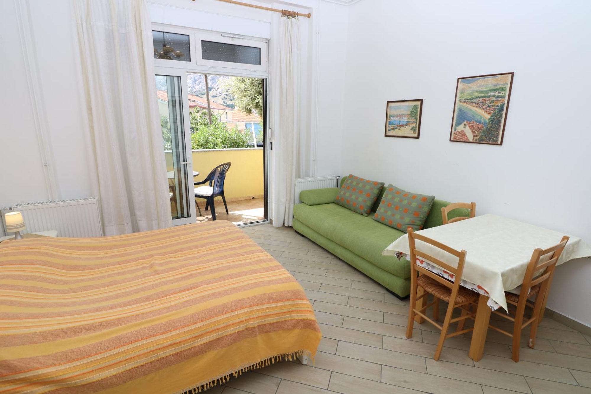 Studio Apartments Cavrak With Terrace Baška Rum bild