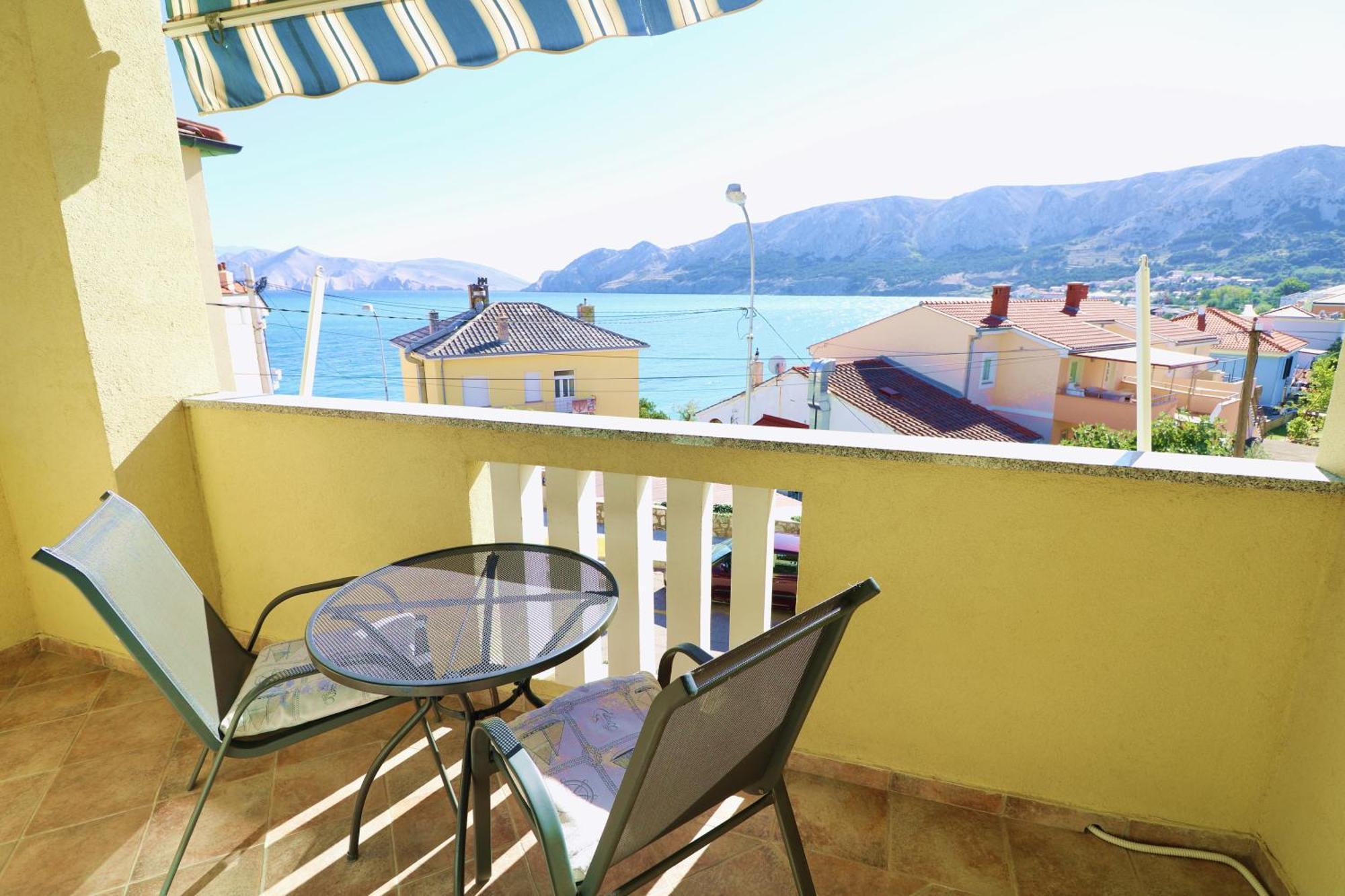 Studio Apartments Cavrak With Terrace Baška Rum bild