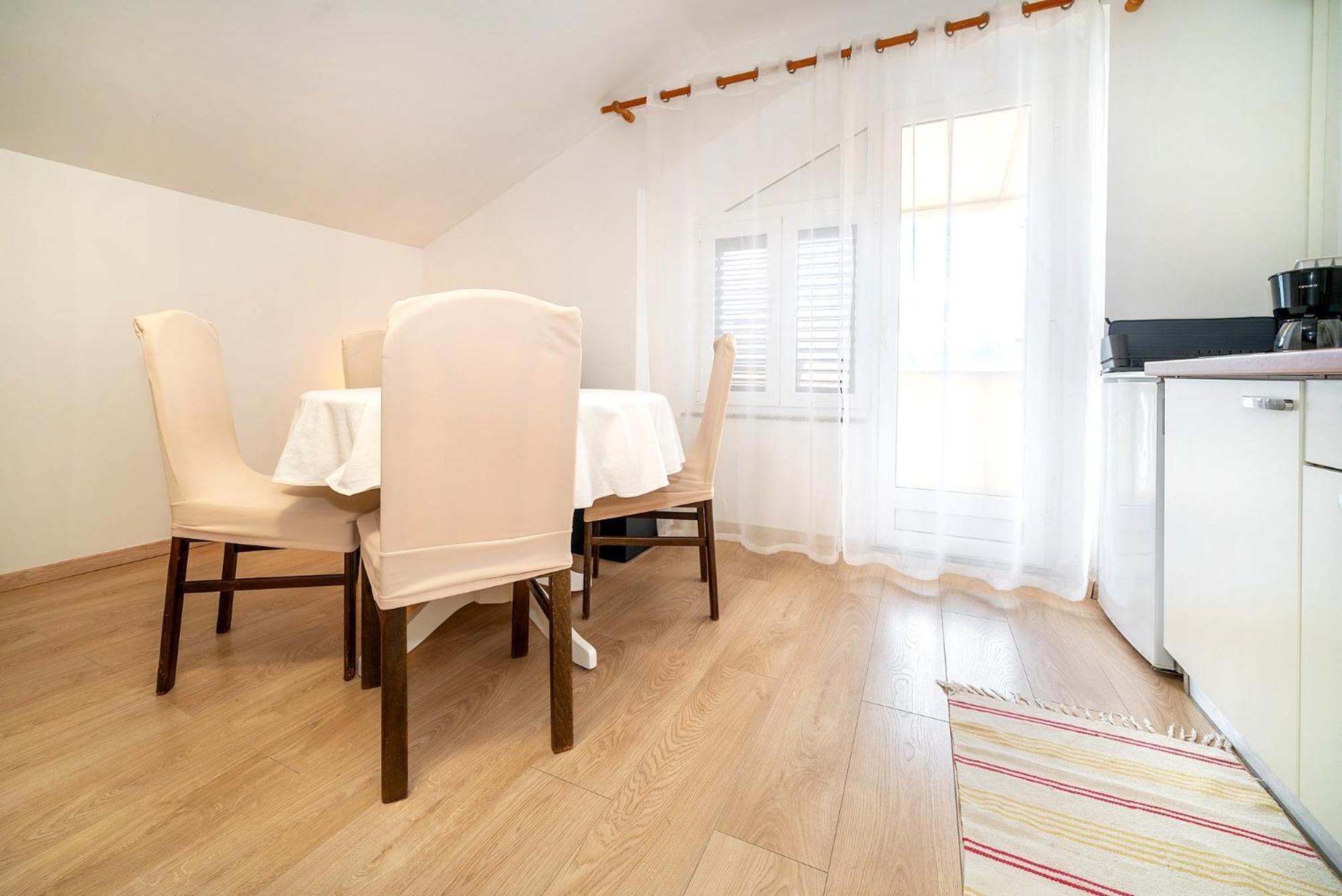 Studio Apartments Cavrak With Terrace Baška Exteriör bild