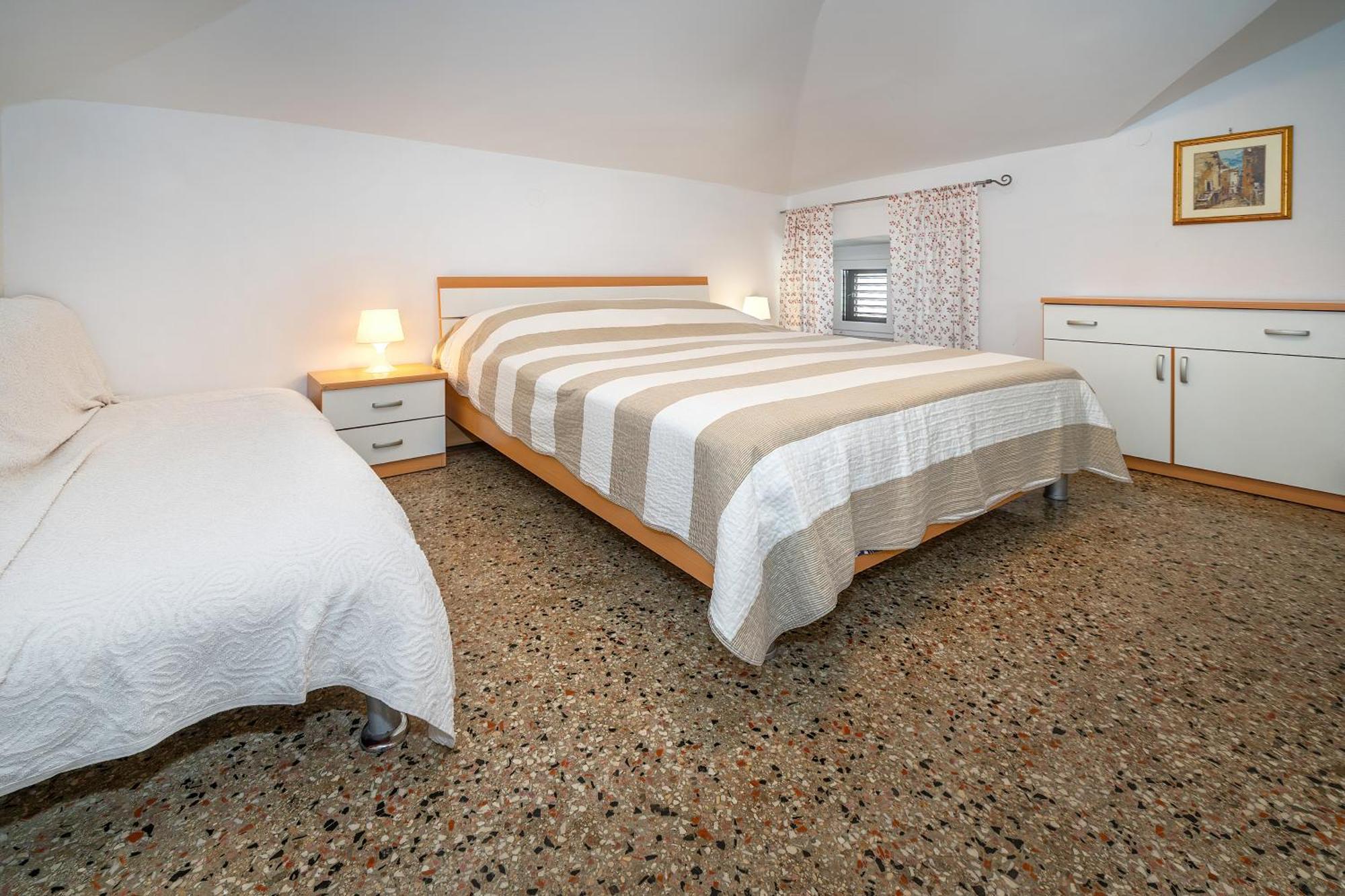 Studio Apartments Cavrak With Terrace Baška Exteriör bild